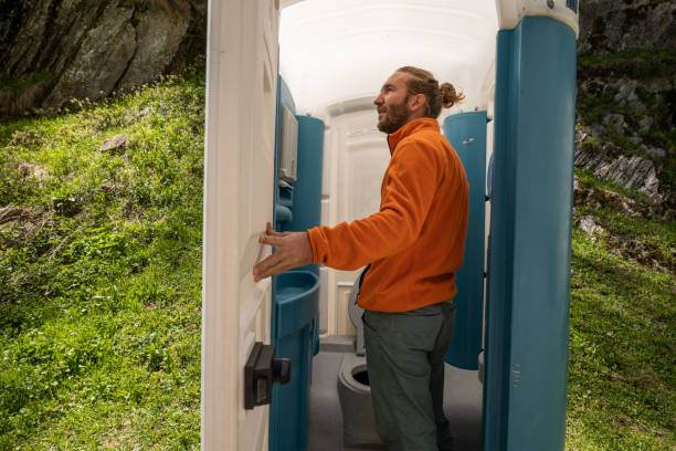 Best Portable restroom trailer rental  in Lla Lla, WA
